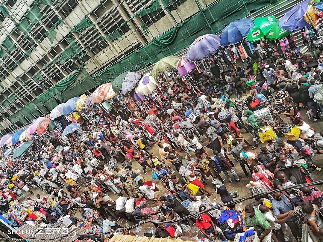 Colorful and busy Lagos in Balogun Market 1