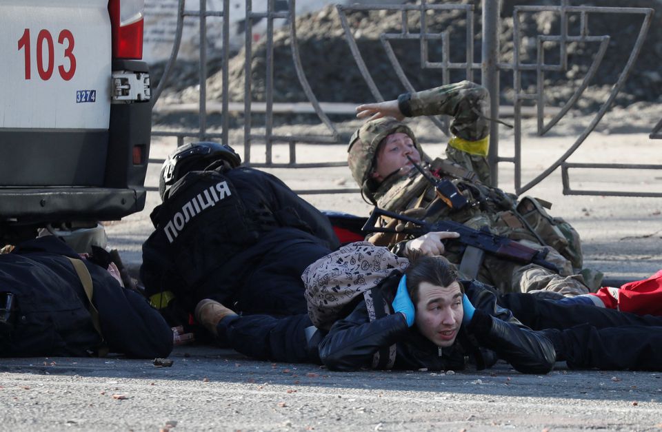 Russia-Ukraine war: Civilian and soldiers taking cover