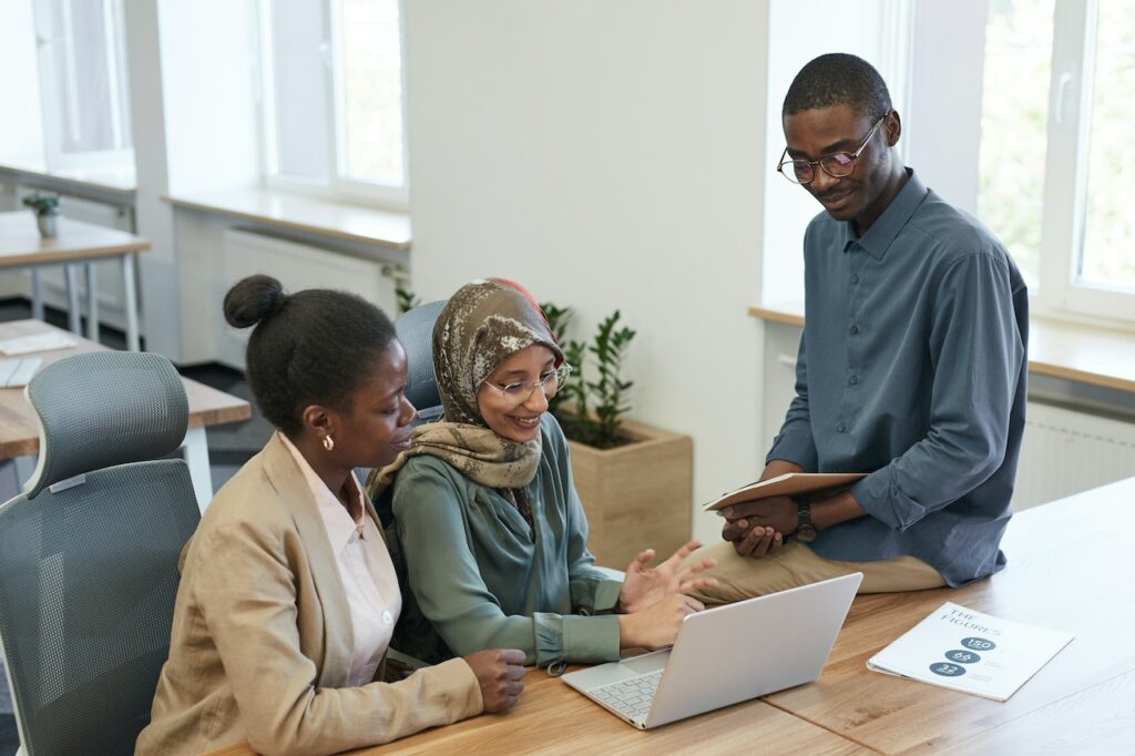 Migrants au bureau