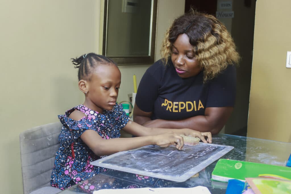 Prepdia tutor teaching a kid