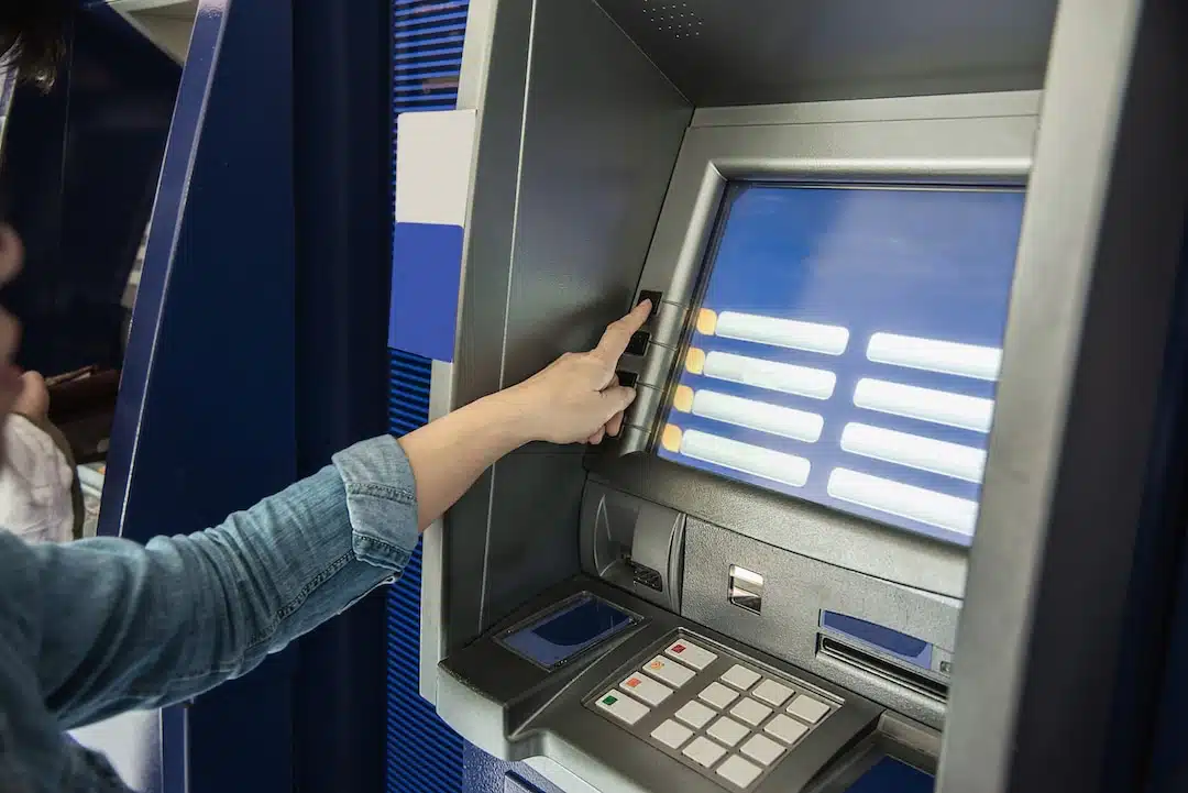 A Guide to Withdrawing Cash at ATM From Your Visa Gift Card 1 AD 4nXedfKmWFS20Uolz2AnuIFE1TDl4bH8RxkX3dmLUj7WnvbefSc8 UtdUMRNc g ORyYUsjfeY5xevv1C0mF cF L14Pm6aVPVIaJZes1wAq7UbNJETEWCiRLJaf0cUnsFOFI2EmO1Q