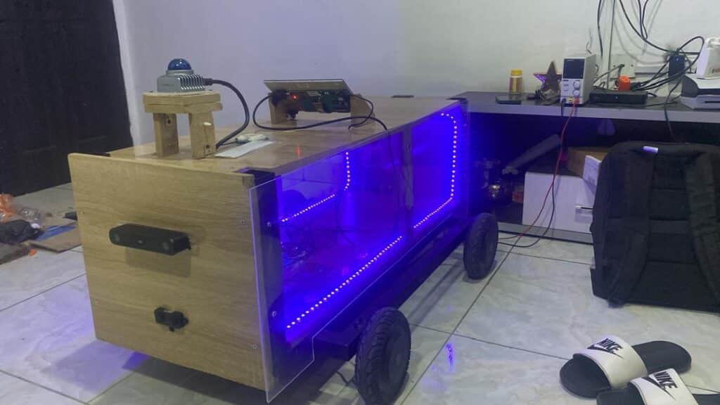 These UNILAG graduates are building an AI-powered delivery robot for Nigerian estates 1 Robo Nish robot