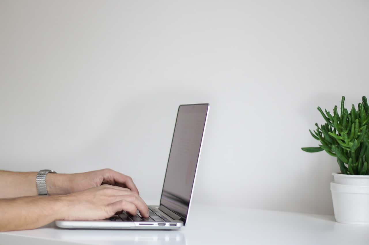 What jobs are safe from AI? 2025 guide to future-proof careers 1 AD 4nXcThjfLLR1DButaNjEi376aNxBgPfYQvj 7gQ 6Kw S0eaHylavGFiumdhogfm6jYPh0VOoTtZKXYgvg2KgQ3df mWl
